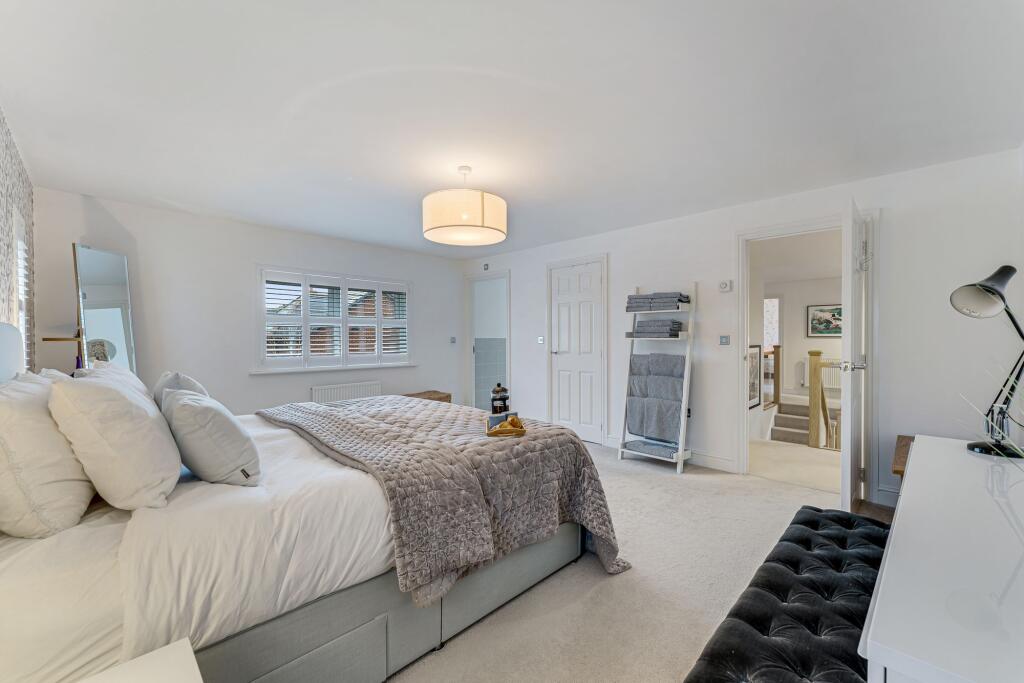 Additional property image - Spacious, Private, and Unrivalled Views Across Fields