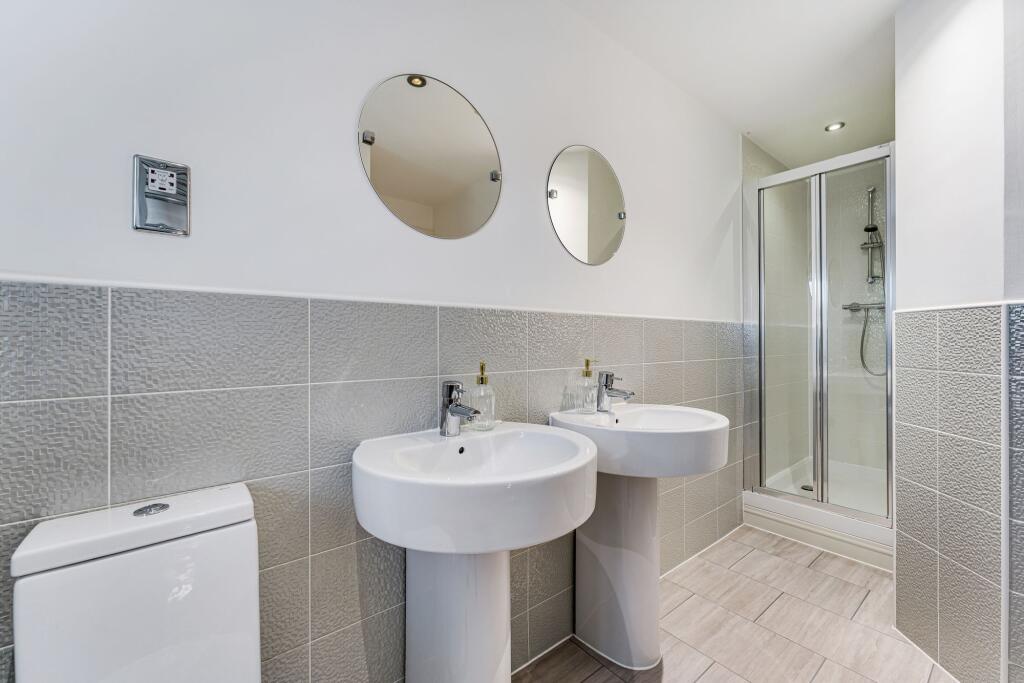 Additional property image - Spacious, Private, and Unrivalled Views Across Fields