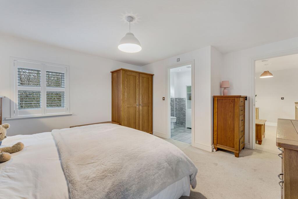 Additional property image - Spacious, Private, and Unrivalled Views Across Fields