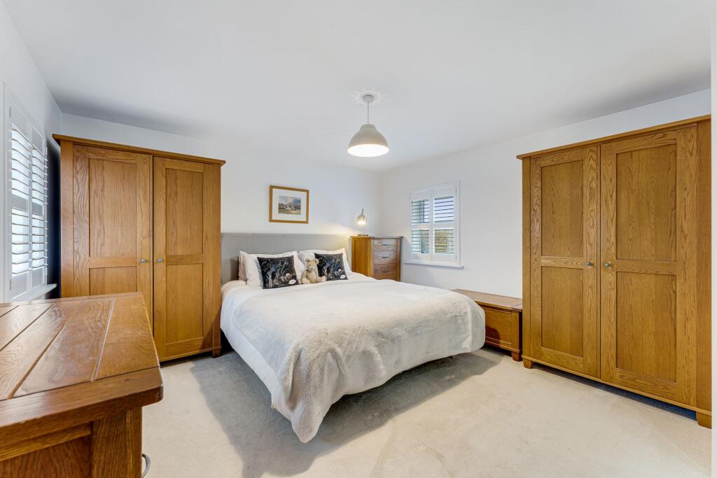 Additional property image - Spacious, Private, and Unrivalled Views Across Fields