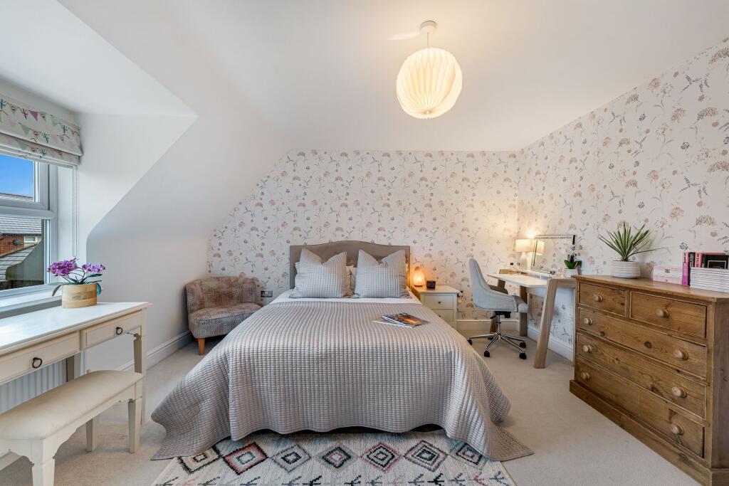 Additional property image - Spacious, Private, and Unrivalled Views Across Fields
