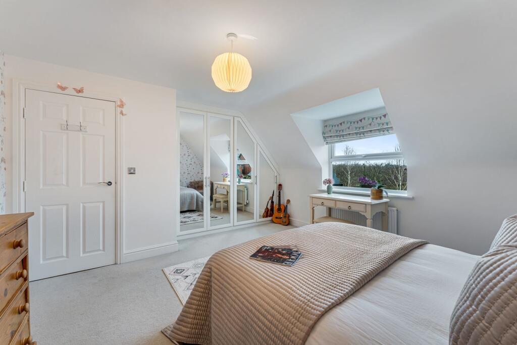 Additional property image - Spacious, Private, and Unrivalled Views Across Fields