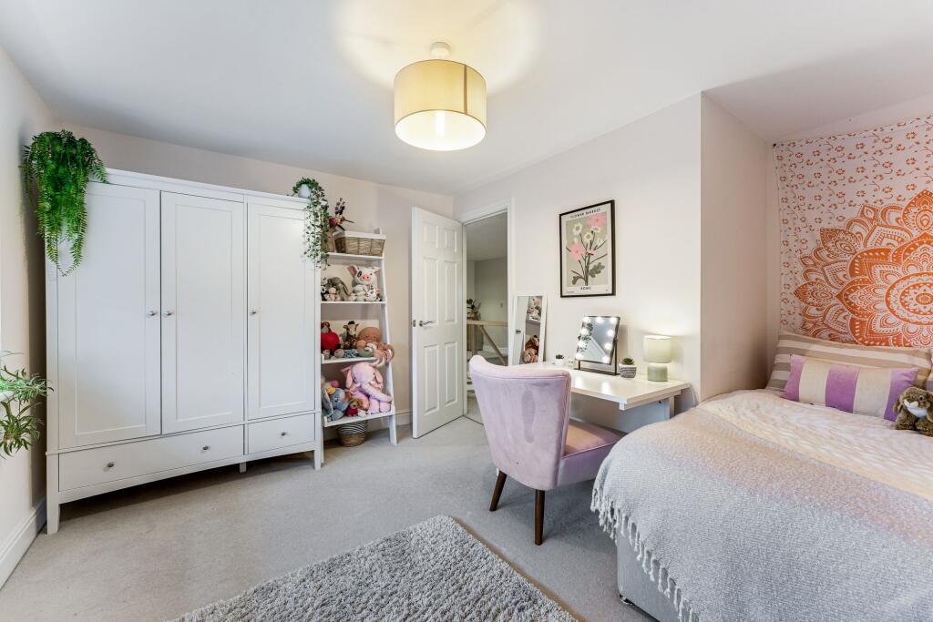 Additional property image - Spacious, Private, and Unrivalled Views Across Fields