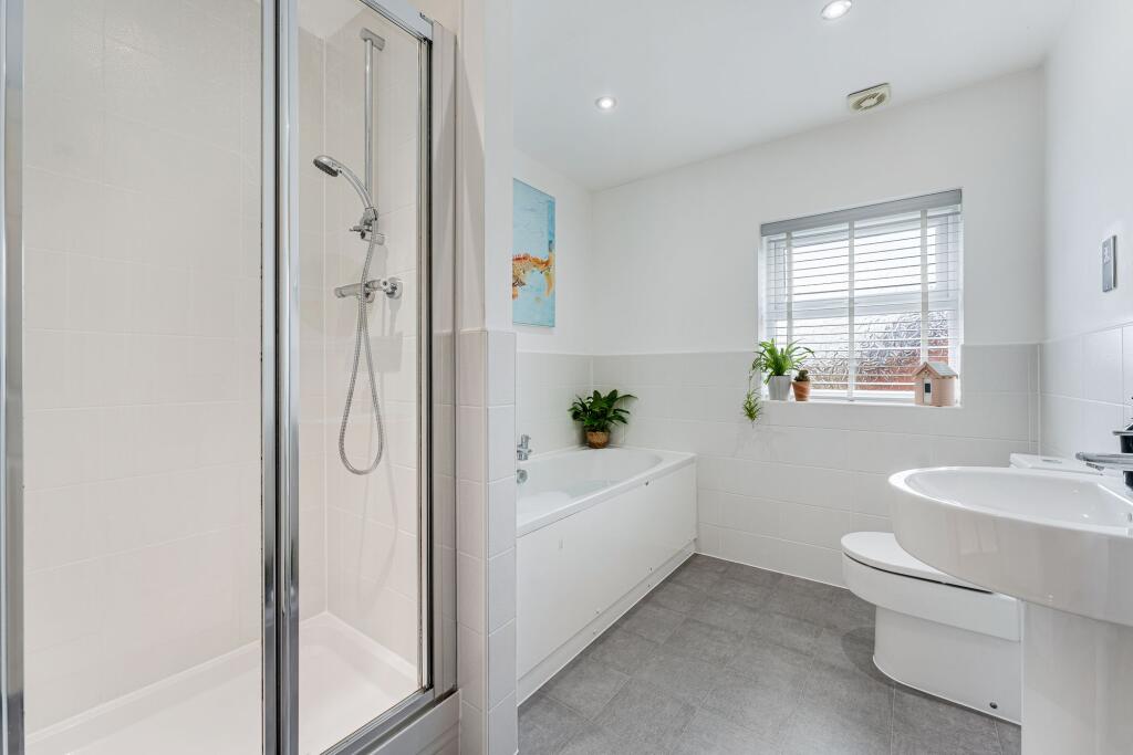 Additional property image - Spacious, Private, and Unrivalled Views Across Fields