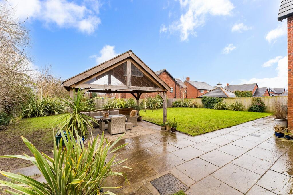 Additional property image - Spacious, Private, and Unrivalled Views Across Fields