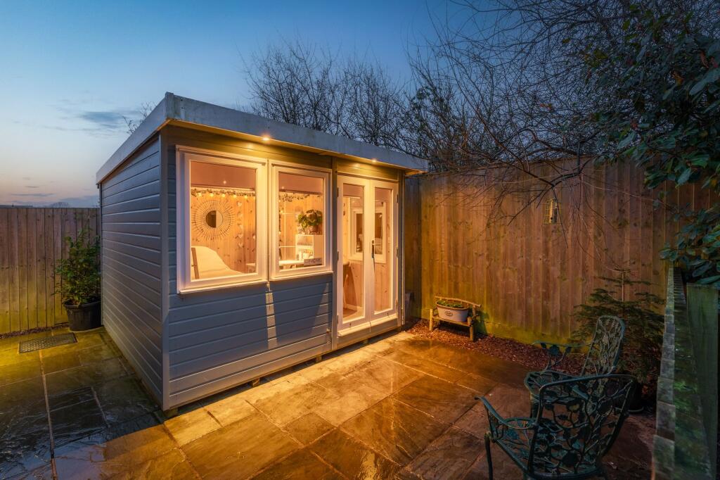 Additional property image - Spacious, Private, and Unrivalled Views Across Fields