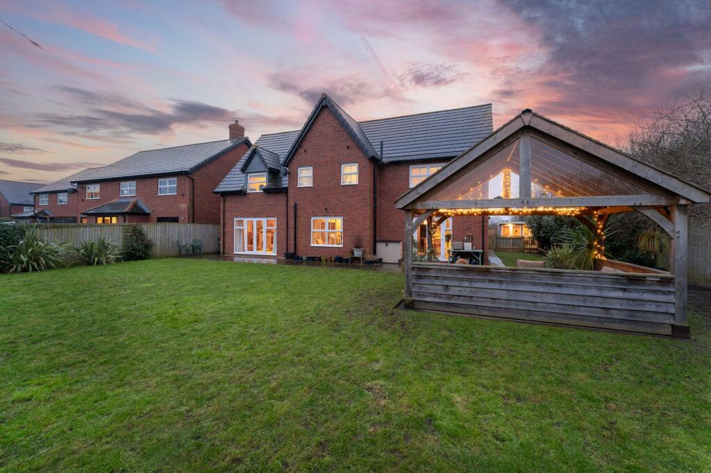 Additional property image - Spacious, Private, and Unrivalled Views Across Fields