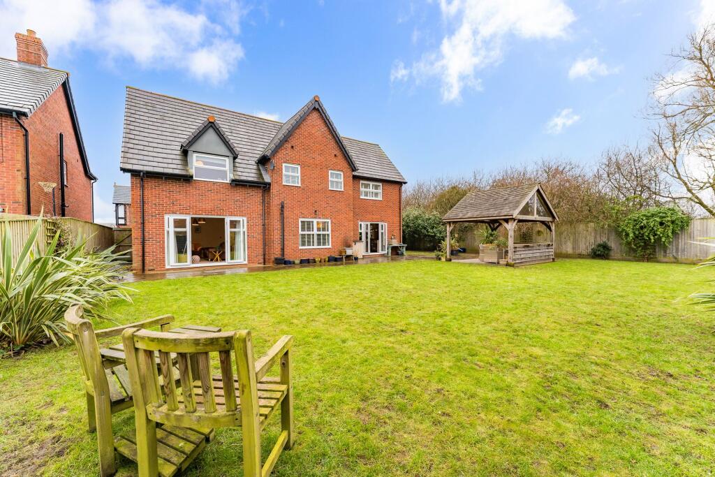 Additional property image - Spacious, Private, and Unrivalled Views Across Fields