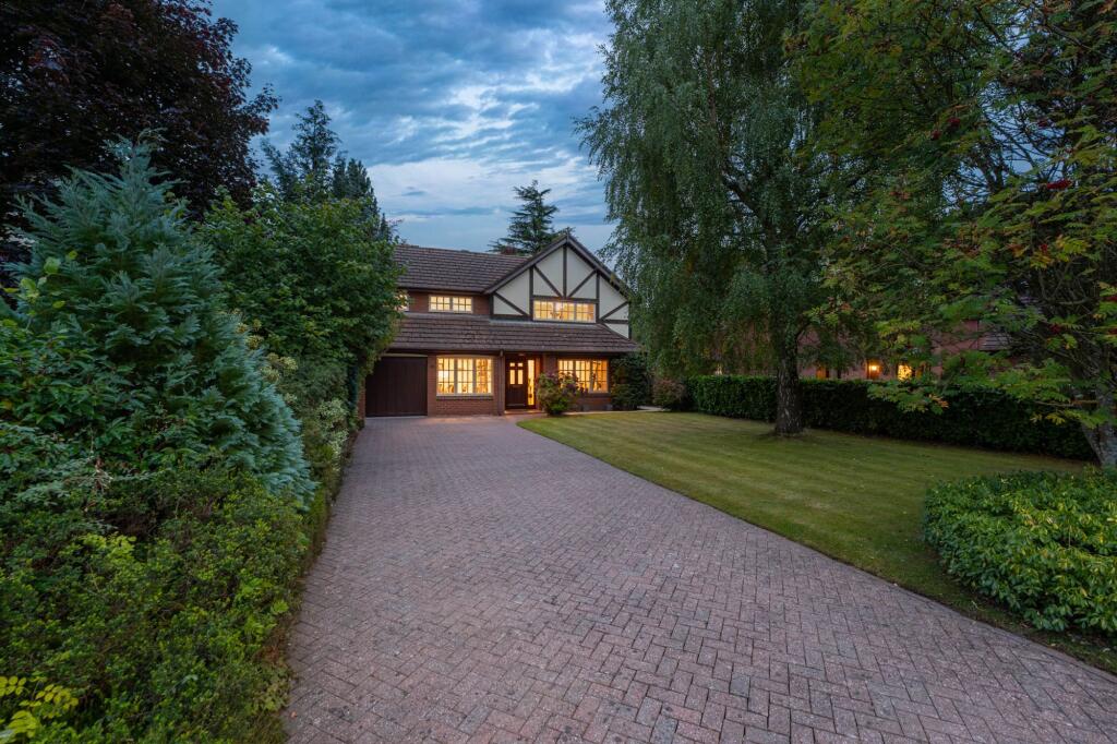 Main image of property: Well presented 5 bedroom home in a private Sandiway location