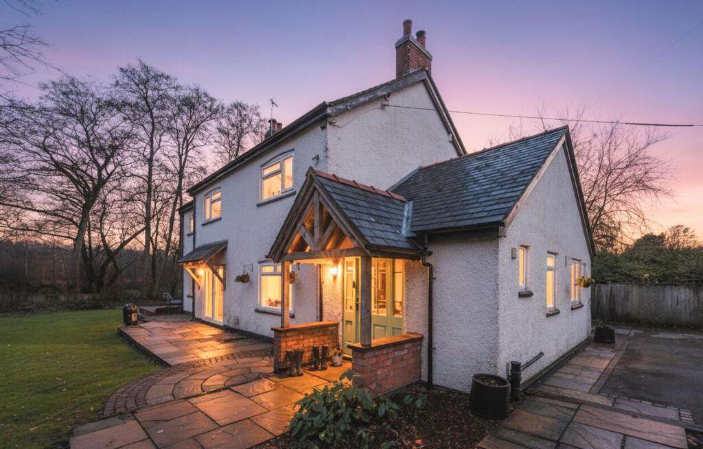 Main image of property: Holly Cottage, Flaxmere, Norley, WA6 6PE