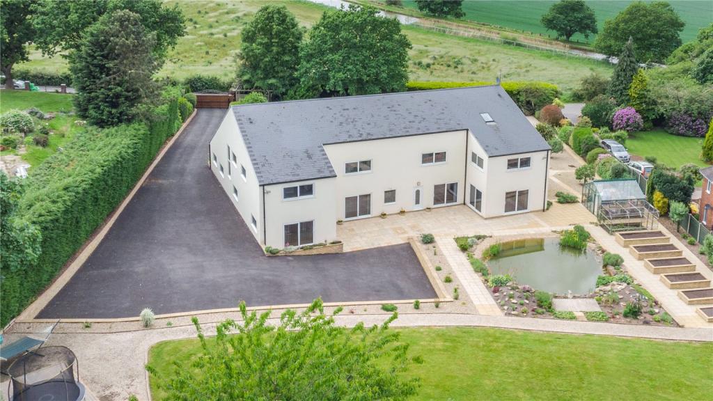 7 bedroom detached house for sale in Delph Lane, Daresbury, Warrington, WA4