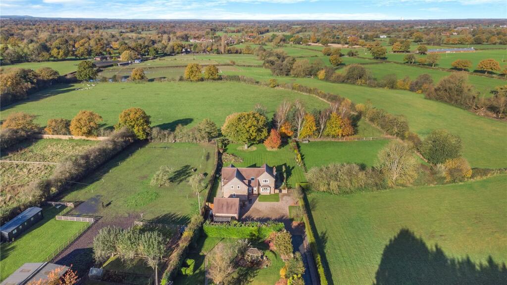 4 bedroom detached house for sale in Spen Green, Smallwood, Sandbach