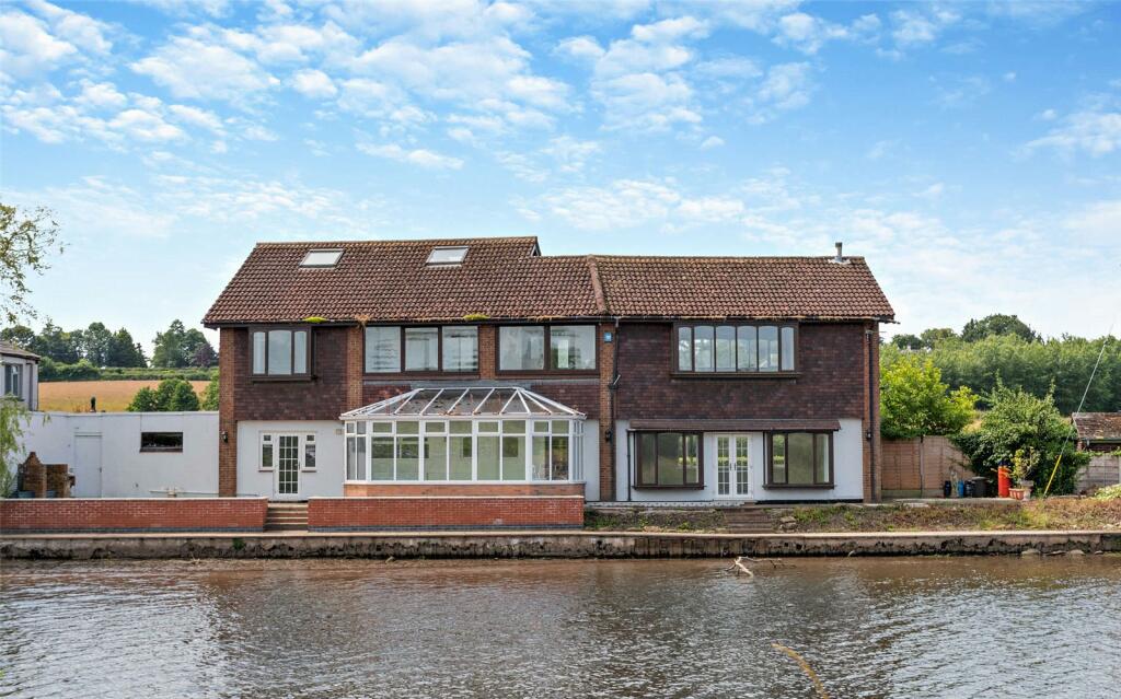 3 bedroom detached house for sale in Warrington Road, Acton Bridge, Northwich, Cheshire, CW8