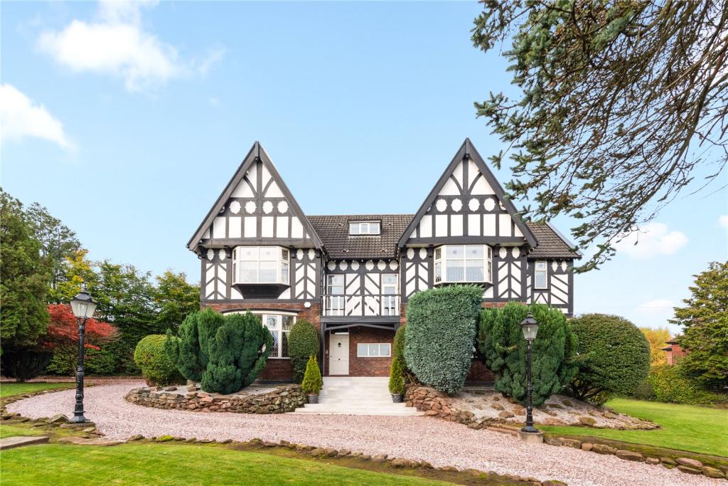 5 bedroom detached house for sale in London Road, Appleton, Warrington, WA4