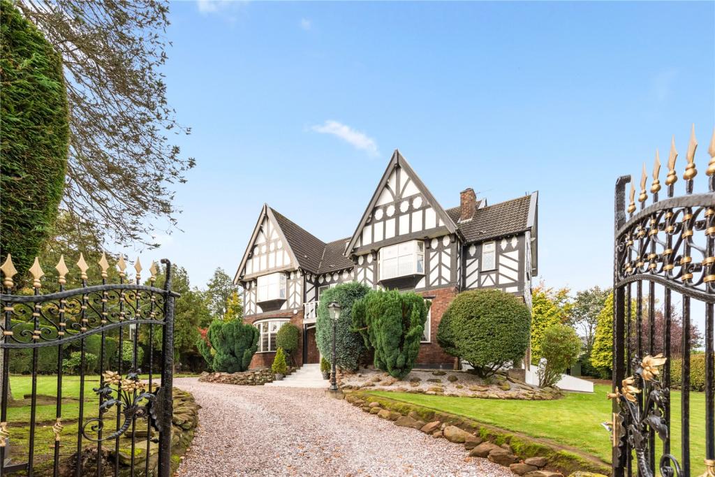 5 bedroom detached house for sale in London Road, Appleton, Warrington, WA4