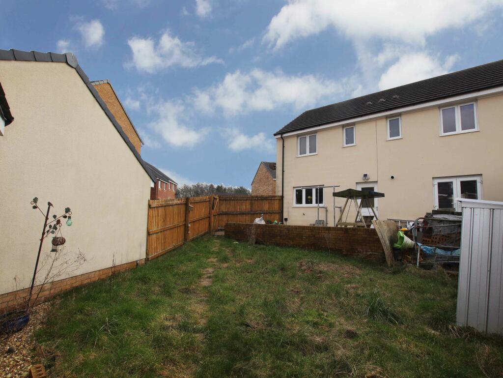 4 bedroom detached house for sale in Lonydd Glas, Llanharan, CF72 9FZ, CF72