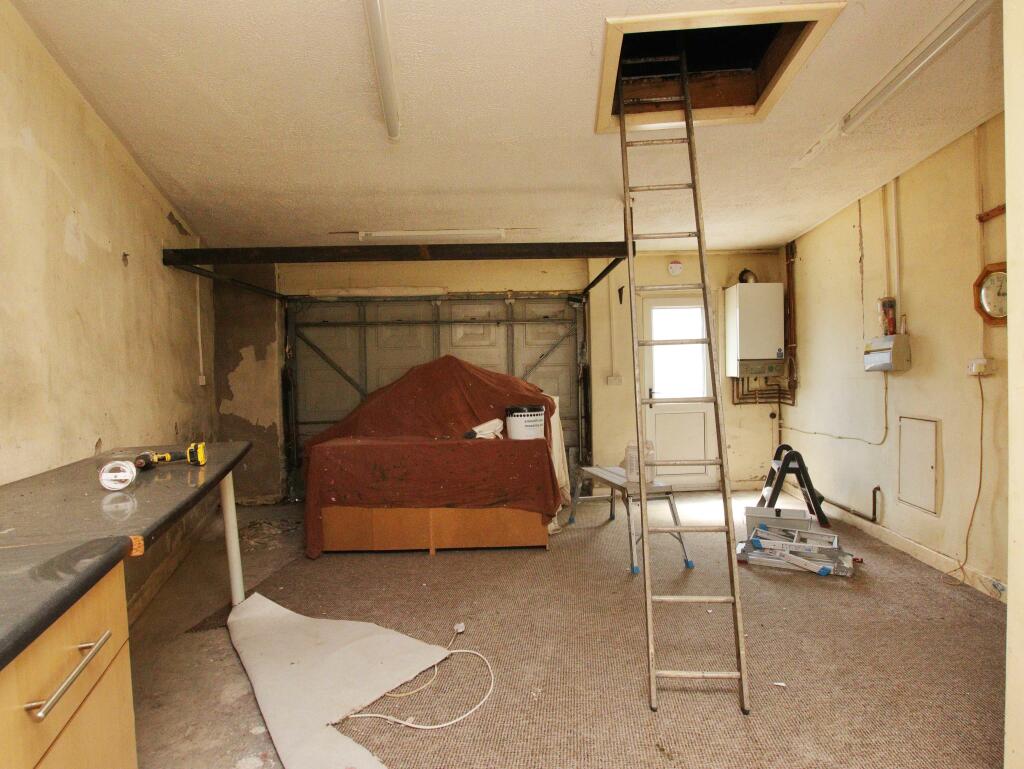 Additional property image - Heol Cawrdaf, Beddau CF38 2SL