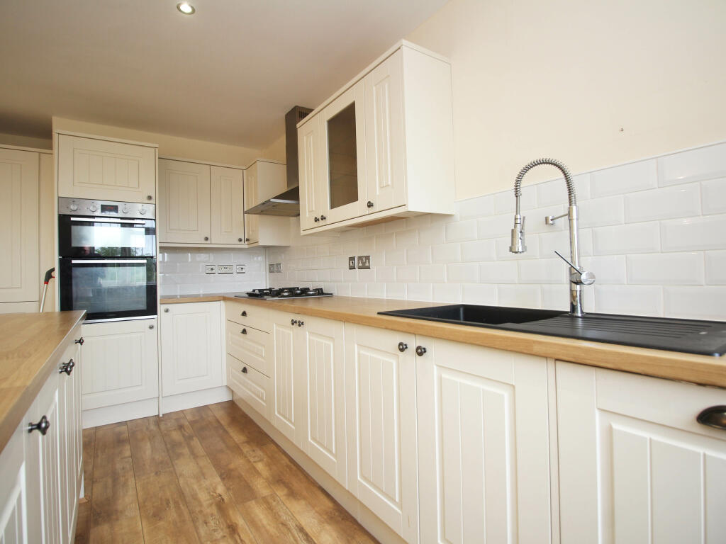 Additional property image - Brynamlwg, Pontyclun, CF72 9AU