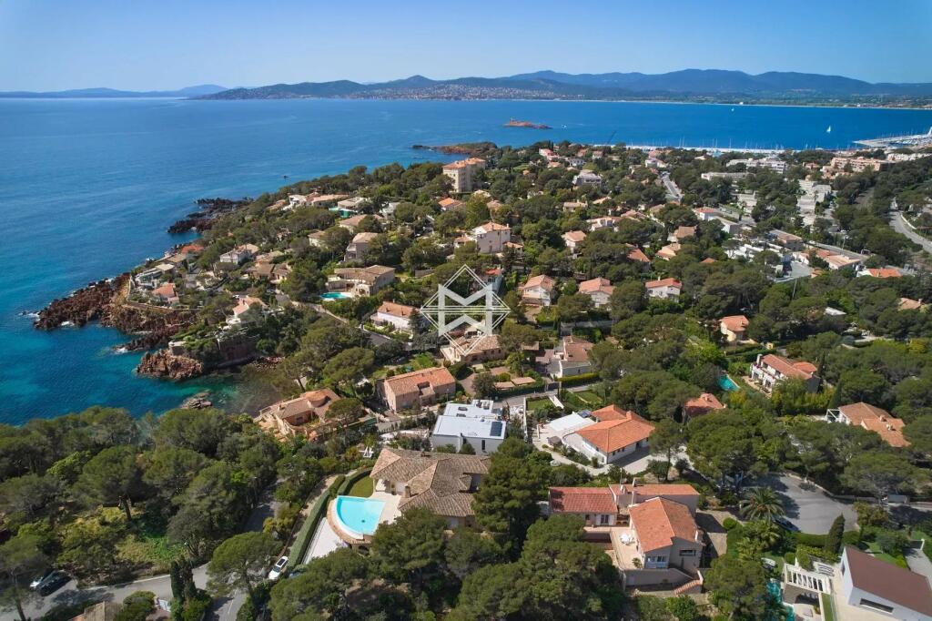 Main image of property: Provence-Alps-Cote d`Azur, Var, St-Raphaël