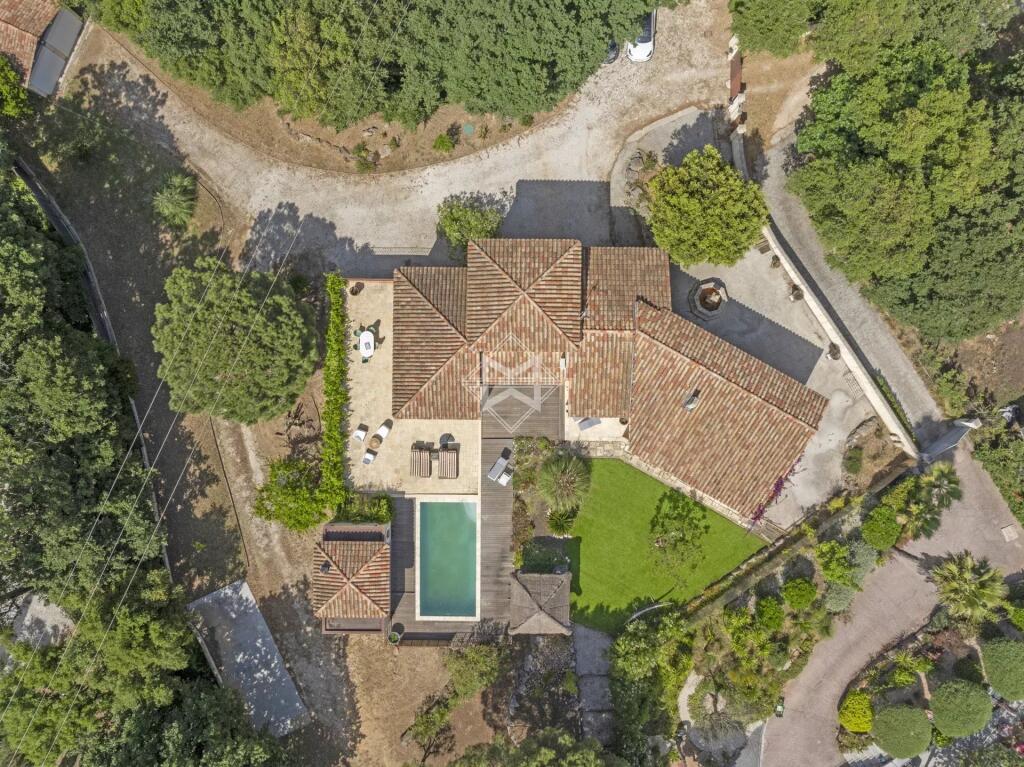 Main image of property: Provence-Alps-Cote d`Azur, Var, Bormes-les-Mimosas