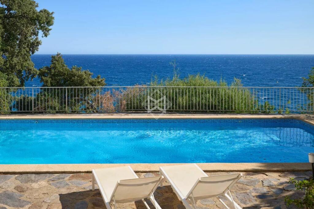 Main image of property: Provence-Alps-Cote d`Azur, Var, La Croix-Valmer