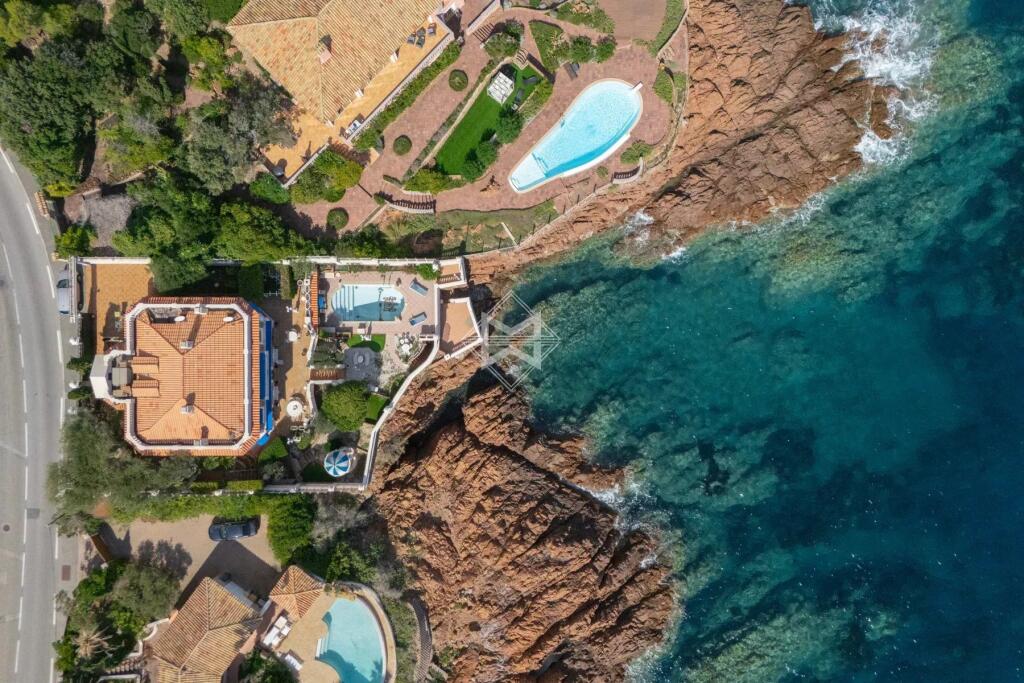 Main image of property: Provence-Alps-Cote d`Azur, Var, Anthéor