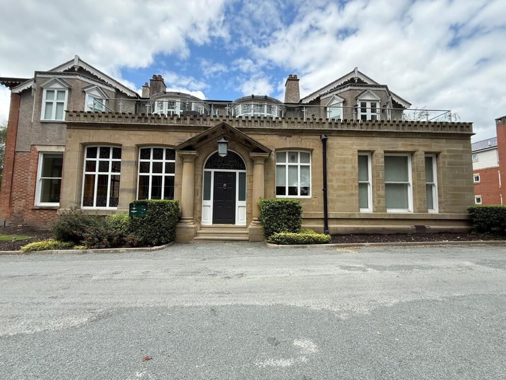 Main image of property: Rose Hill 50a, Bronington Close, Northenden, M22 4YG