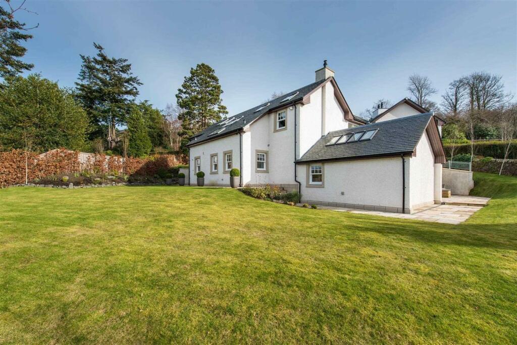 5 bedroom detached house for sale in Loggie House, 5A Upper Glen Road, Bridge of Allan FK9 4PX, FK9