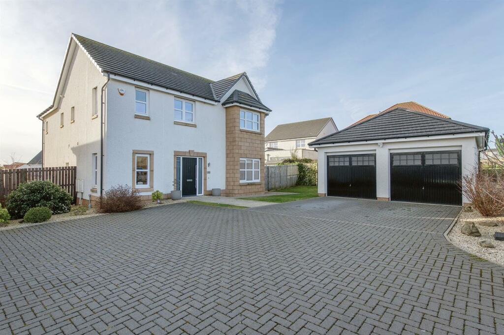 5 bedroom detached house for sale in 43 Pitdinnie Road, Cairneyhill