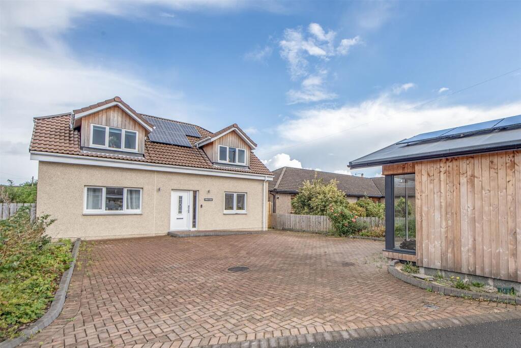 Main image of property: Willow Lodge, Muirside Road, Cairneyhill KY12 8XB