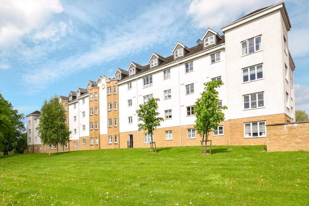 3 bedroom flat for sale in Morag Riva Court, Uddingston, G71