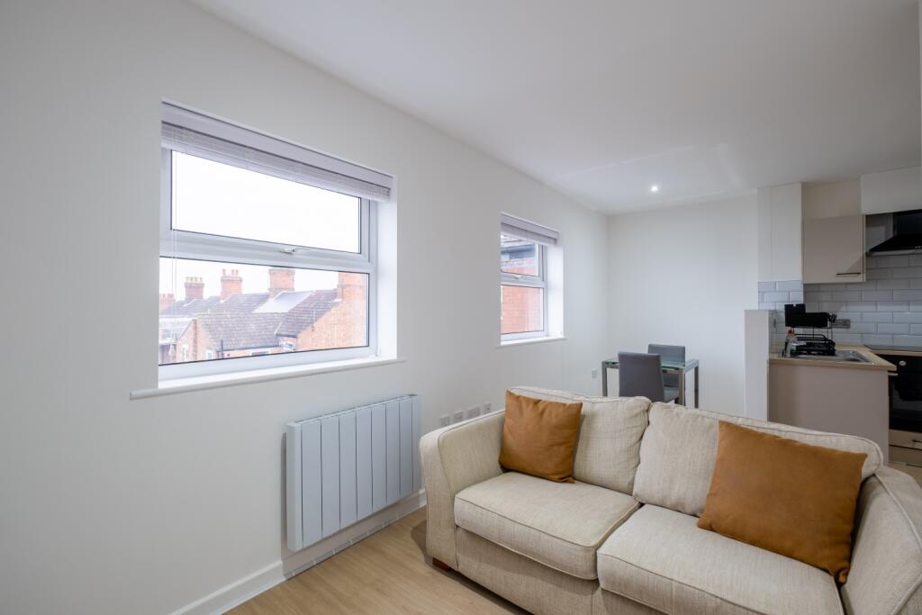 Additional property image - 16 Harvon Garth, Rugby