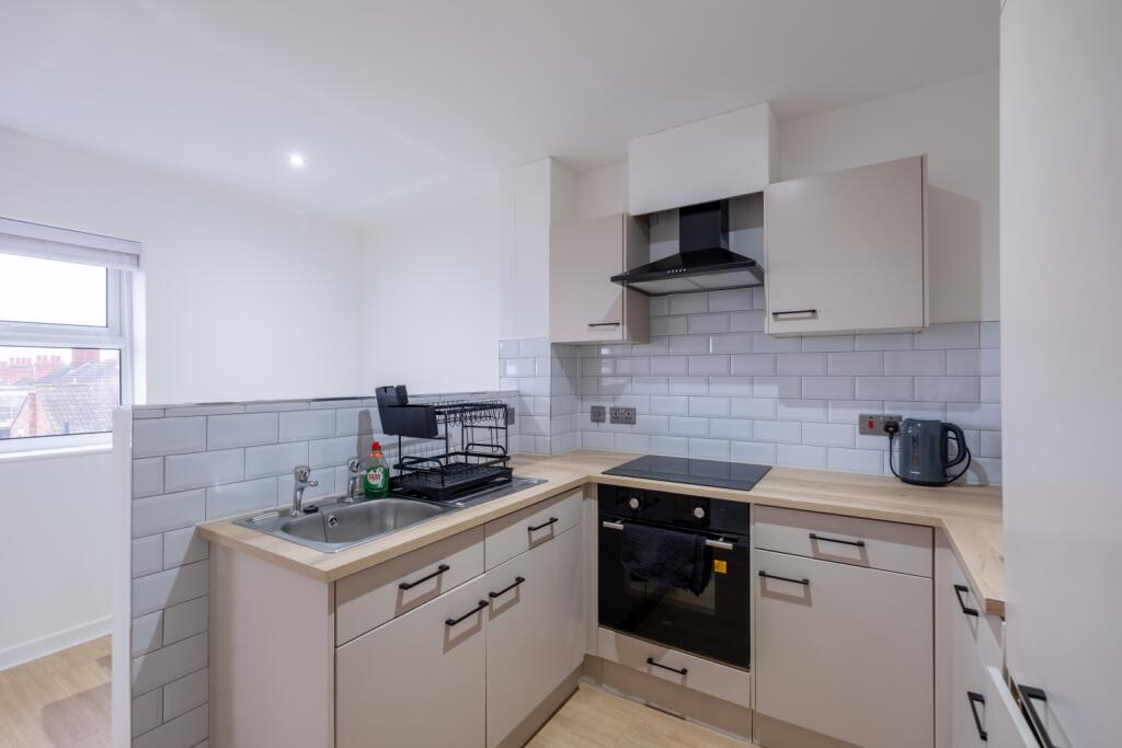 Additional property image - 16 Harvon Garth, Rugby