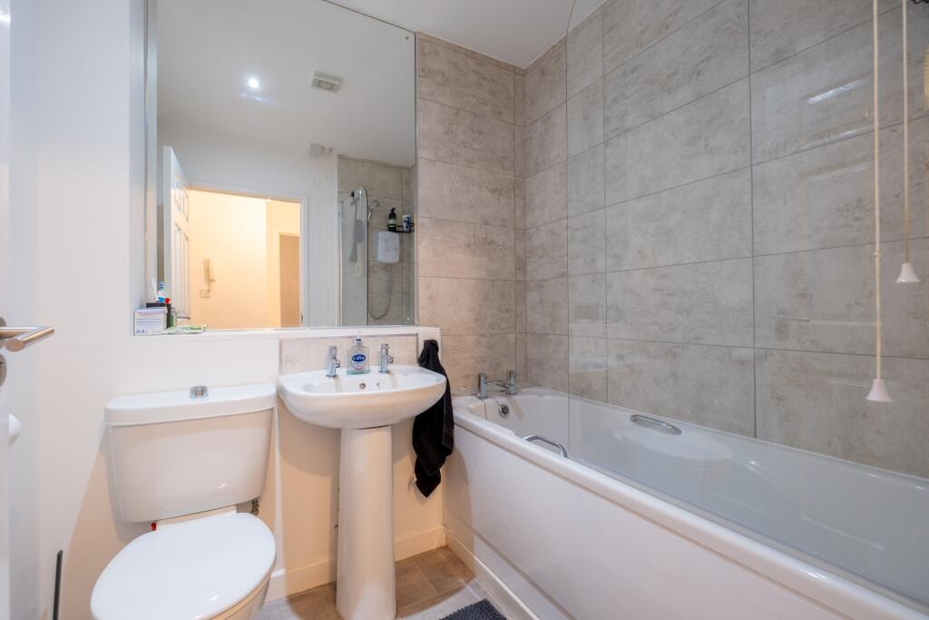 Additional property image - 16 Harvon Garth, Rugby