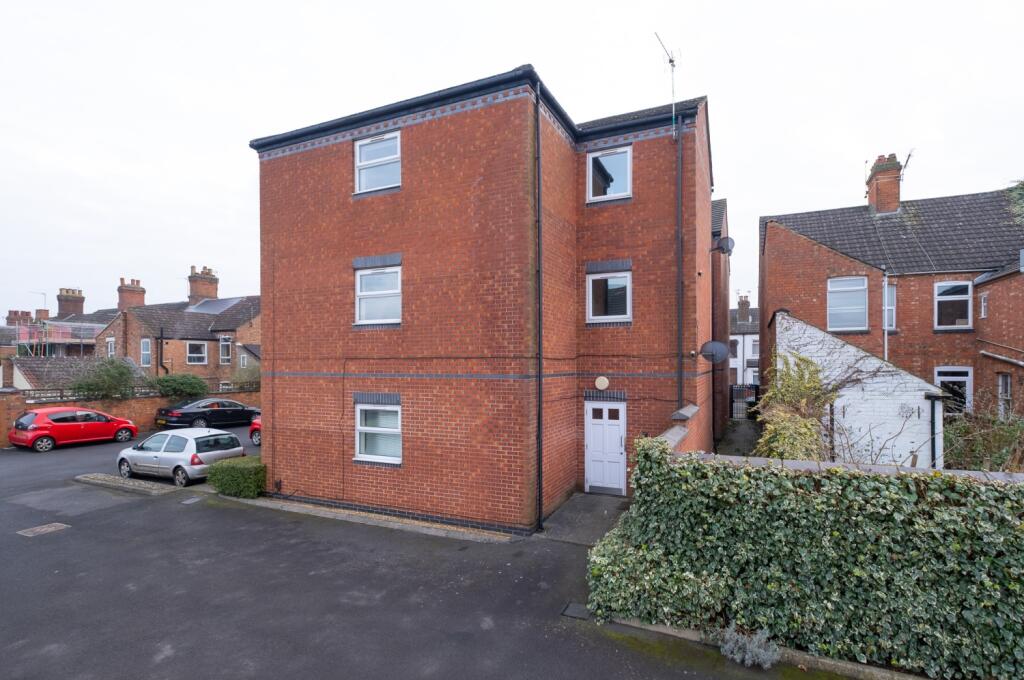 Additional property image - 16 Harvon Garth, Rugby