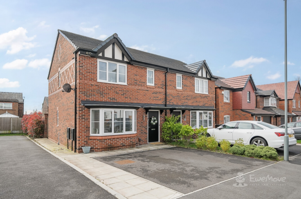 3 bedroom semidetached house for sale in Middleton Drive, Prescot