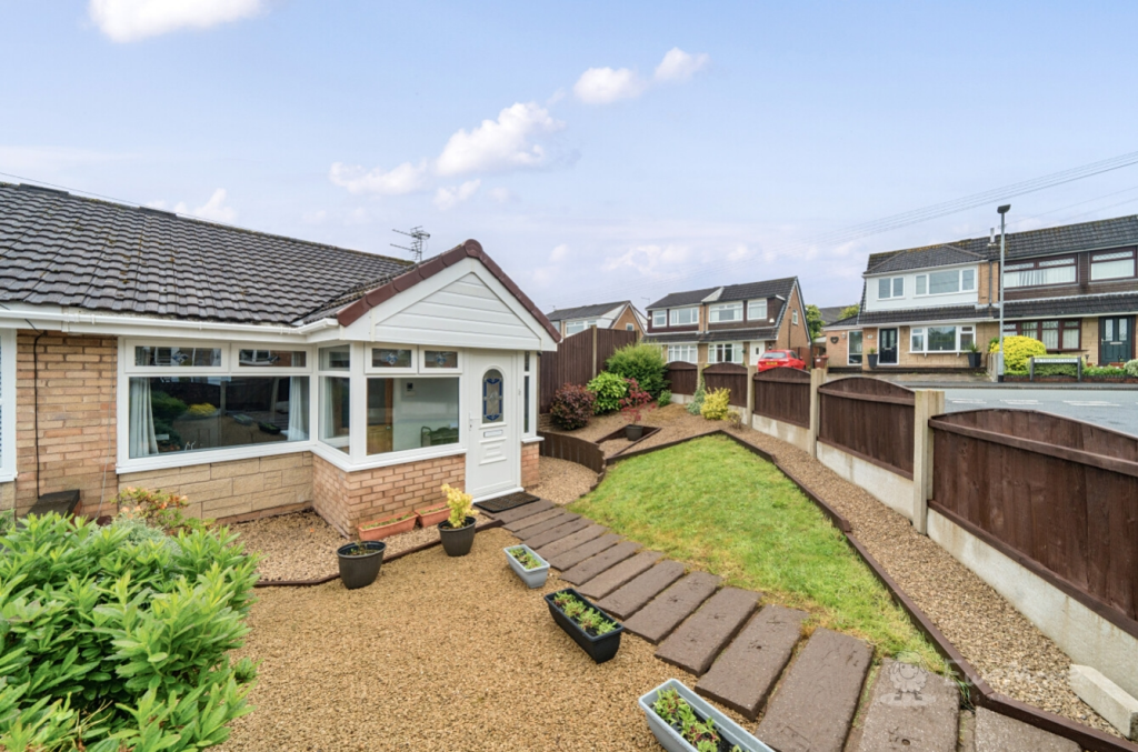 2 bedroom semidetached bungalow for sale in Cambourne Avenue, St