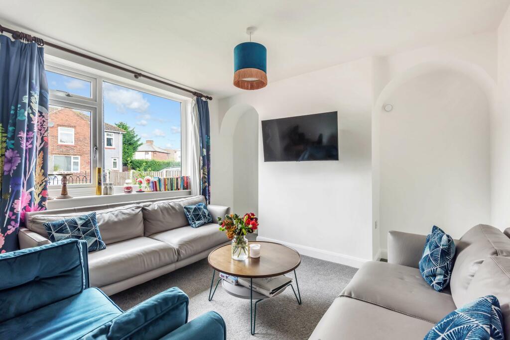 3 bedroom semidetached house for sale in The Crescent, Dinnington