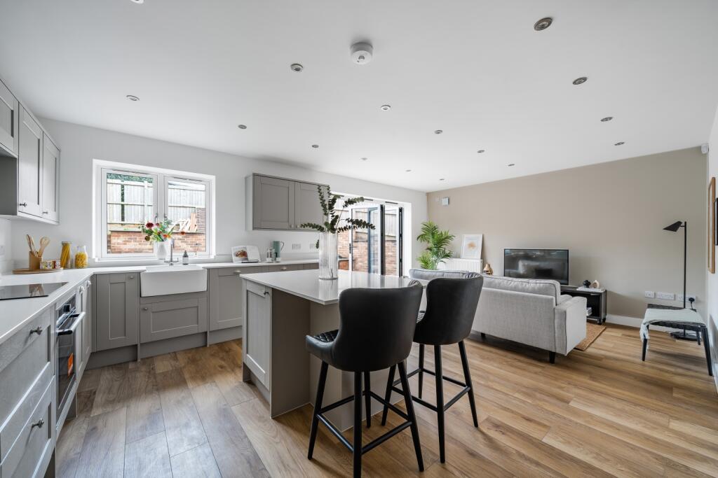 2 bedroom detached bungalow for sale in Worksop Road, Swallownest