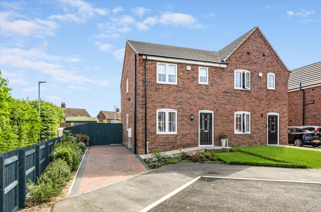 3 bedroom semidetached house for sale in Meadows Walk, Clowne, Chesterfield S43 4GF, S43
