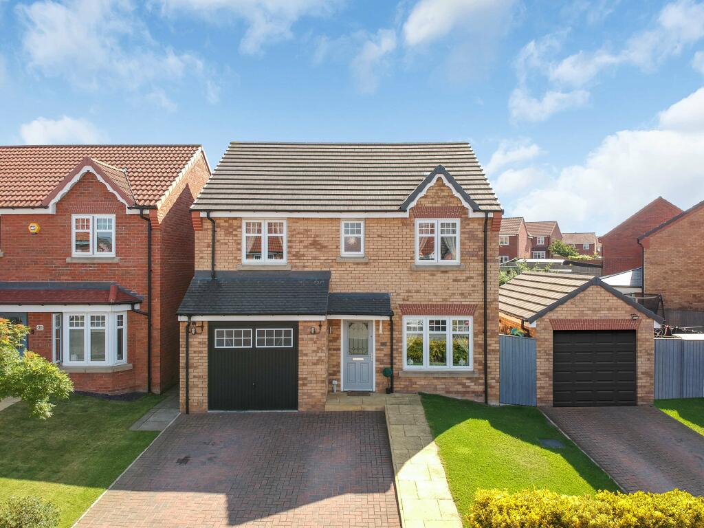 4 bedroom detached house for sale in Bedford Farm Court, Crofton