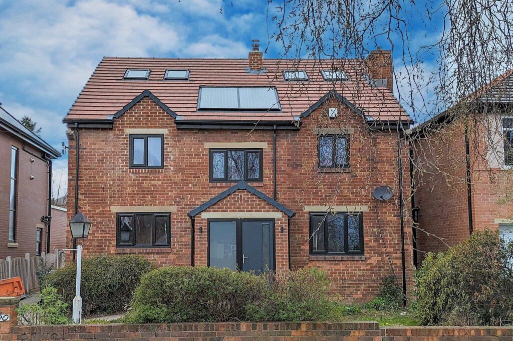 6 bedroom detached house for sale in Huddersfield Road, Liversedge WF15