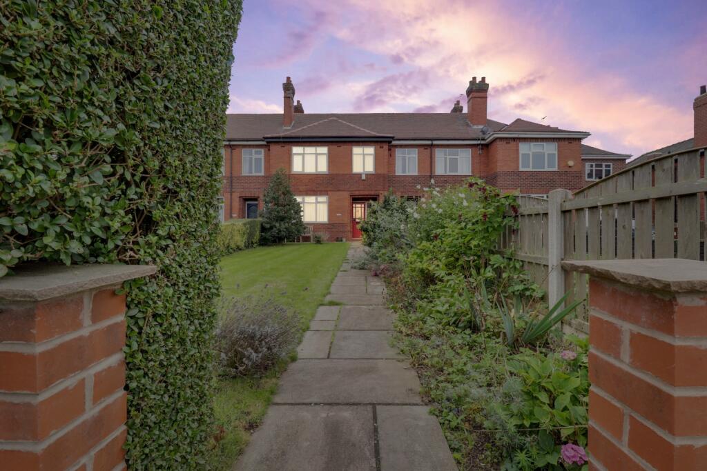 3 bedroom terraced house for sale in Hardwick Road, Pontefract, West Yorkshire, WF8
