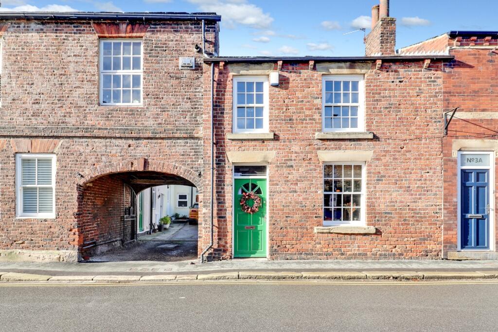 2 bedroom terraced house for sale in Northgate, Horbury, Wakefield