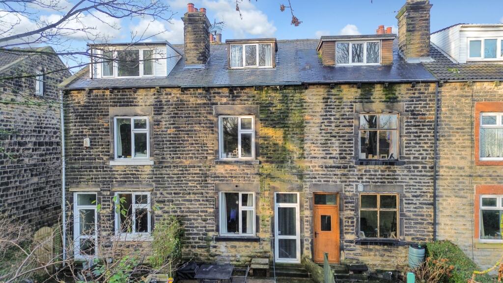 3 bedroom terraced house for sale in College Terrace, Ackworth