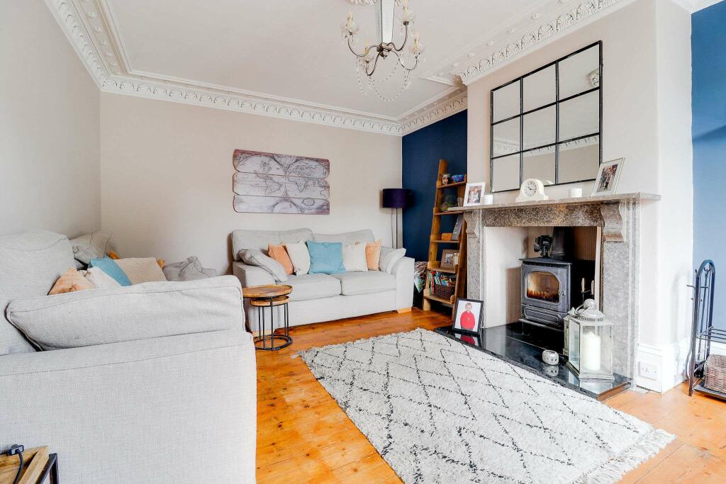 4 bedroom semidetached house for sale in Wakefield Road, Scissett, Huddersfield HD8 9HU, HD8
