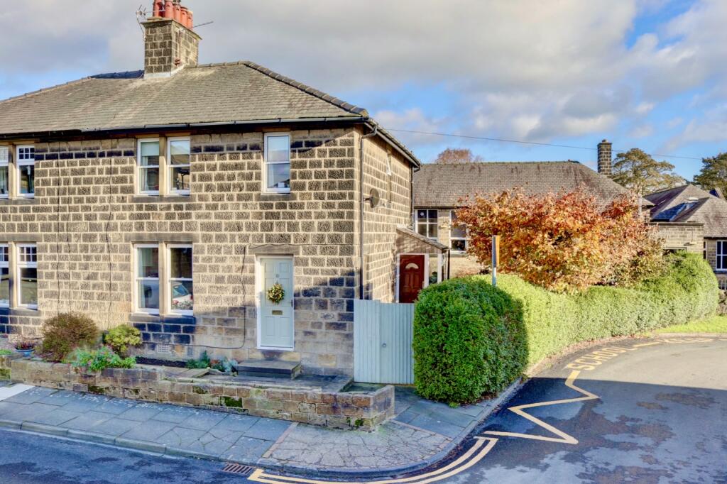 3 bedroom semidetached house for sale in 10 Ashtofts Mount, Guiseley, Leeds, LS20