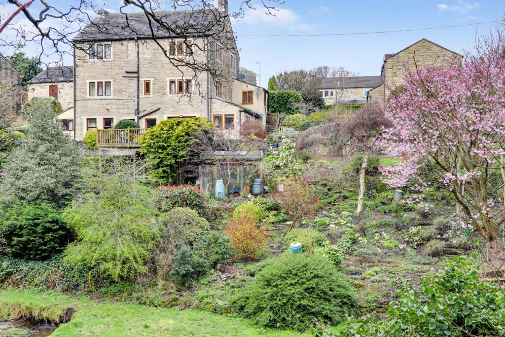 4 bedroom character property for sale in Deanhouse, Holmfirth, HD9