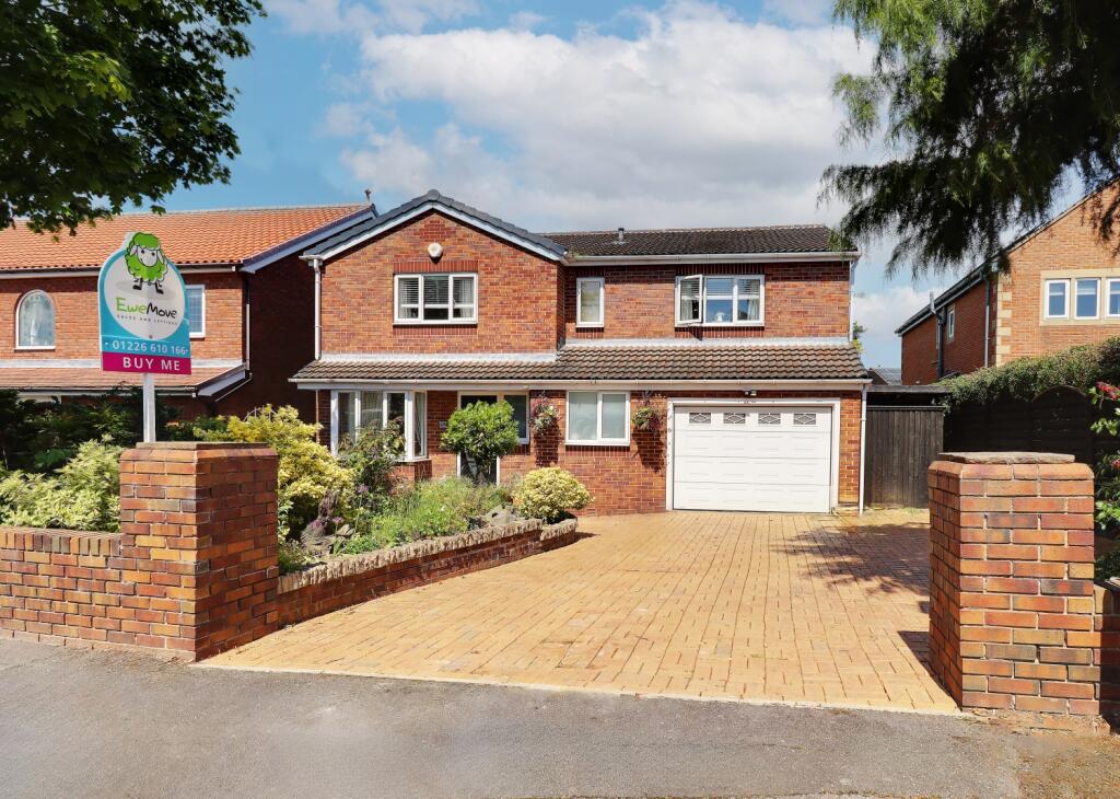 4 bedroom detached house for sale in Applehaigh Grove, Royston