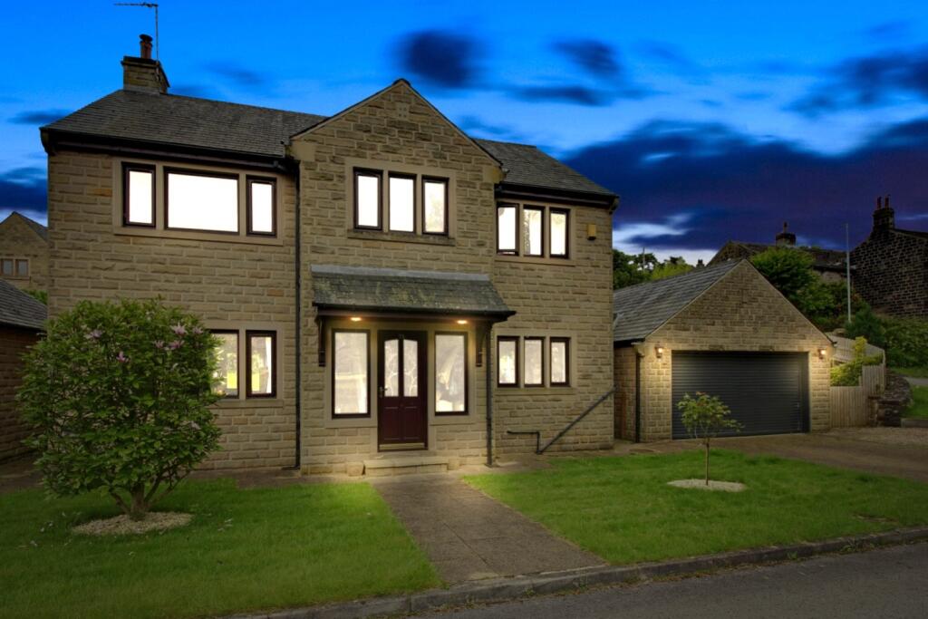 4 bedroom detached house for sale in Caldene Avenue, Mytholmroyd, HX7